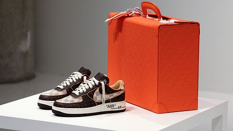 Louis Vuitton Air Force 1 Sneaker  - Foto: Getty Images /  Theo Wargo