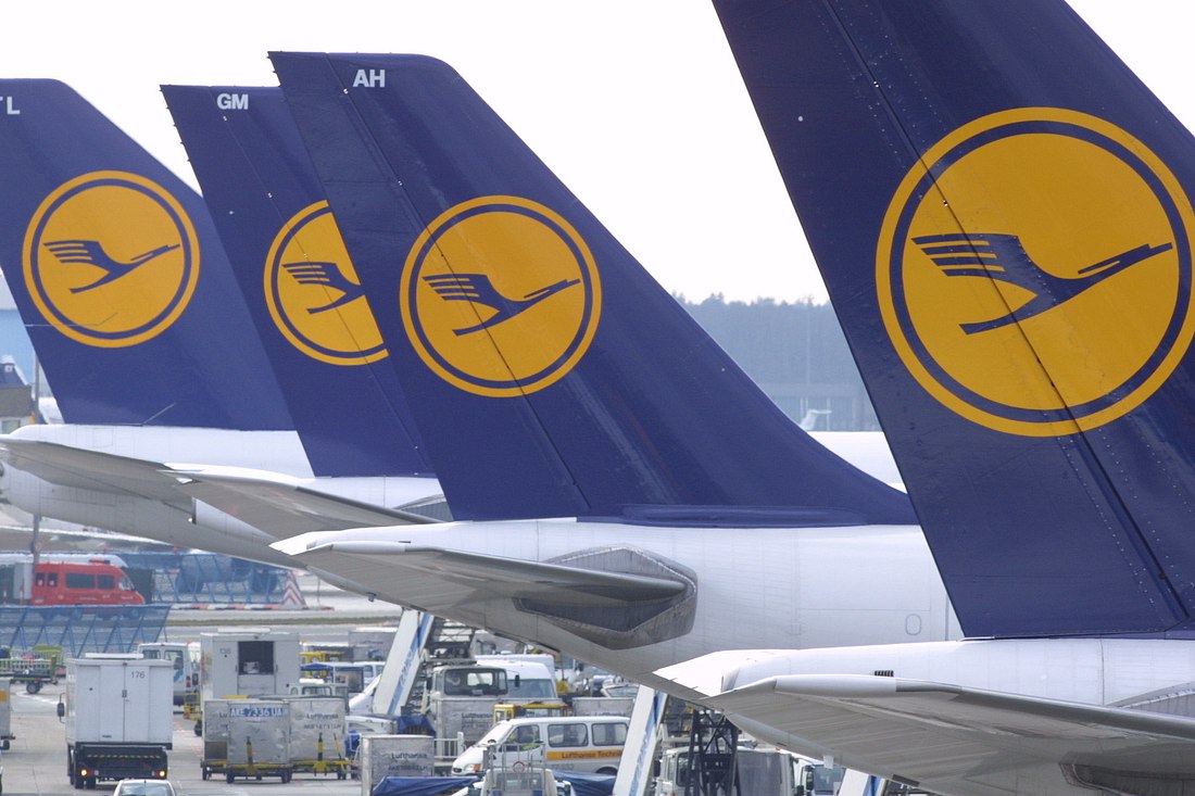 Lufthansa droht Pleite Flugzeuge von Lufthansa