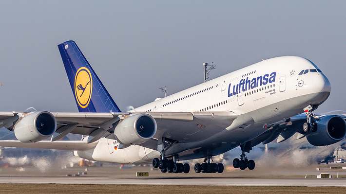 Ein A380 der Lufthansa hebt ab - Foto: iStock / Andreas Haas