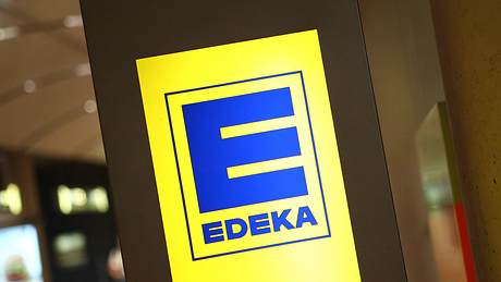 Edeka-Logo - Foto: imago images / Hanno Bode