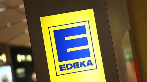 Edeka-Logo - Foto: imago images / Hanno Bode