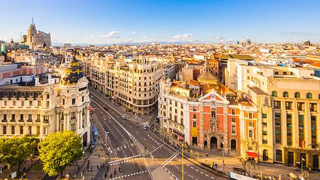 Calle de Alcalá in Madrid - Foto: iStock / holgs