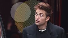 Robert Pattinson mit Halskette - Foto: Getty Images / Neil Mockford