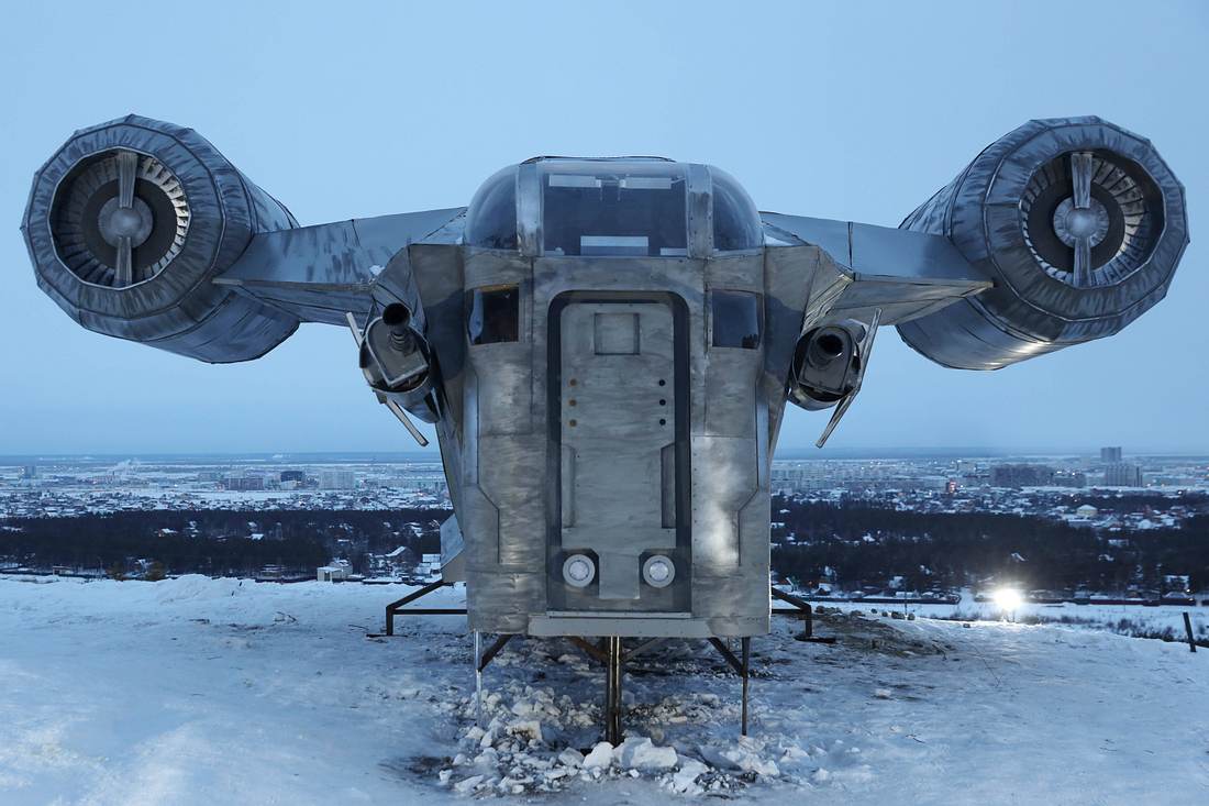 1:1-Nachbau des Mandalorianer-Raumschiffs im Schnee Jakutiens
