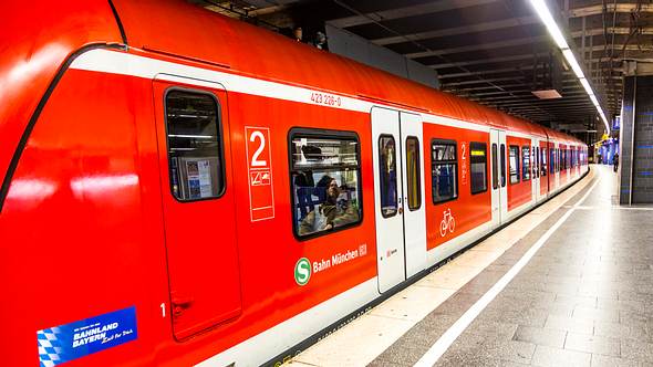S-Bahn - Foto: iStock/einzahn
