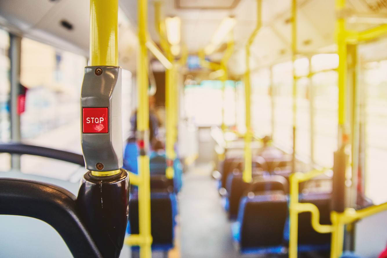 Innenraum eines Linienbusses