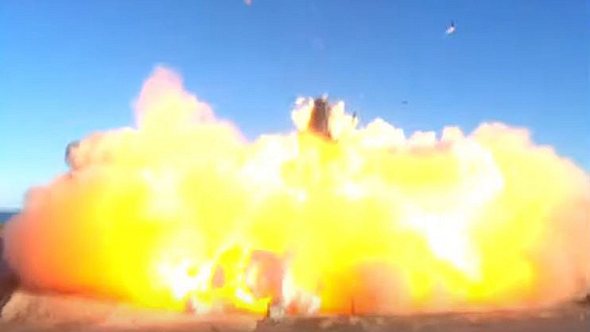 Explosion einer Rakete beim Landeanflug - Foto: SpaceX