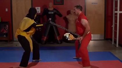 Master Ken zerstört Scorpion aus Mortal Kombat - Foto: YouTube/EnterTheDojo