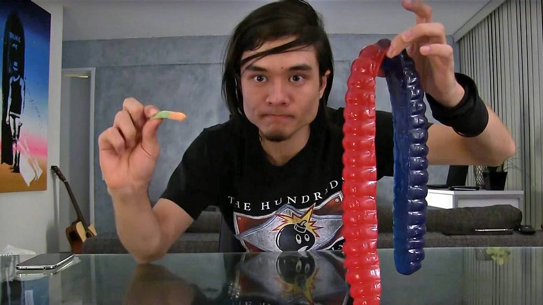 XXL-Gummiwurm: Wettkampfesser Matt Stonie verspeist für ein YouTube-Video eine 3-Kilo-Süßigkeit Wettkampfesser Matt Stonie isst einen 3-Pfund-Gummiwurm