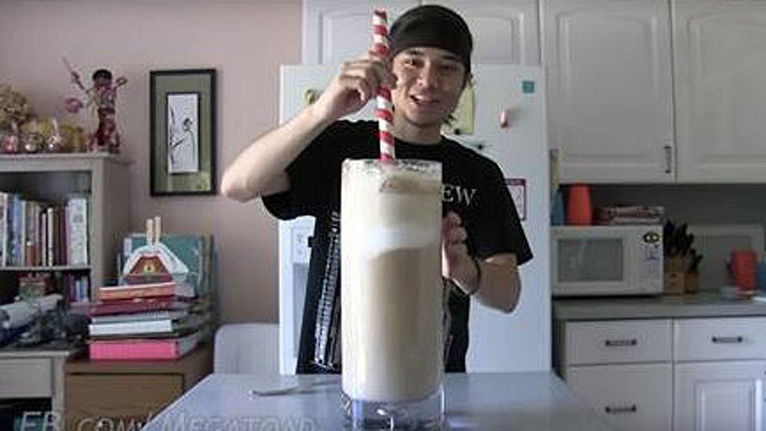 Wettkampf-Esser Matt Stonie trinkt 6-Liter-Milchshake in unter 5 MInuten