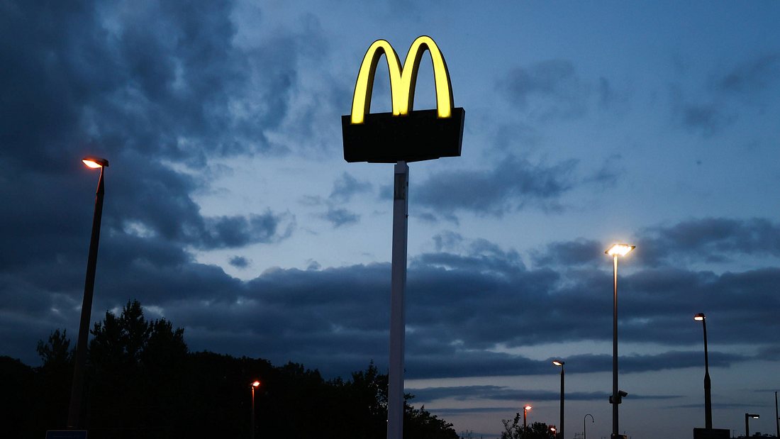 Mc-Donald's Logo bei Nacht