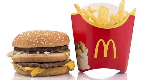 Mit diesem Trick bekommst du bei McDonalds immer FRISCHE Pommes - Foto: iStock
