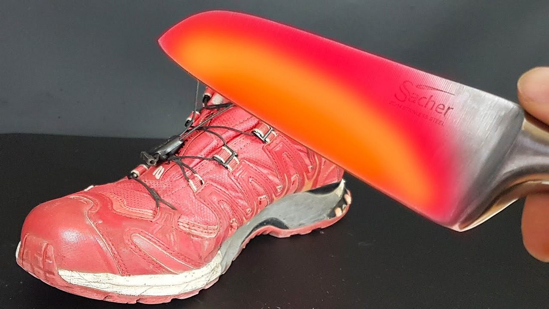YouTube-Experiment: Vlogger Mr. Gear schneidet mit einem 1.000-Grad-heißen Messer durch einen Sneaker Ein 1.000-Grad-heißes Messer schneidet durch einen Schuh