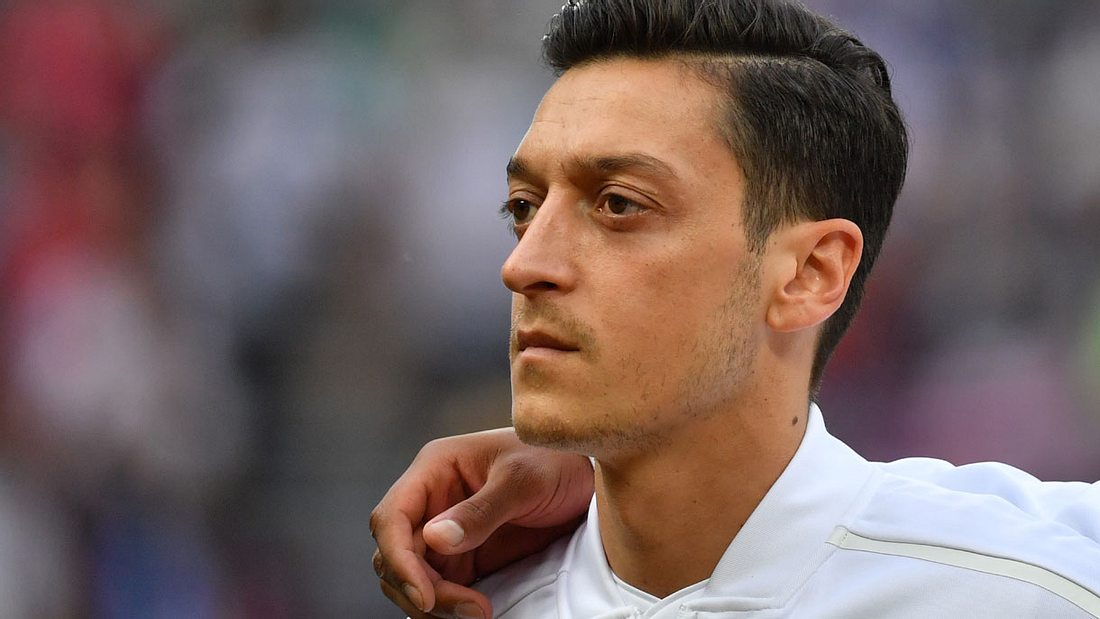 Darum singt Mesut Özil die deutsche Nationalhymne nicht mit
