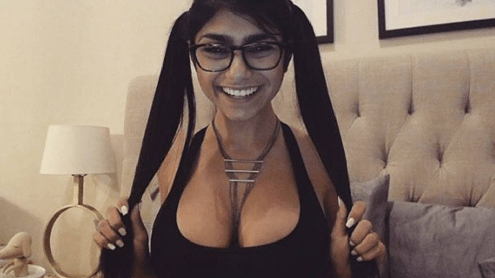 Mia Khalifa Plays In The Library 7