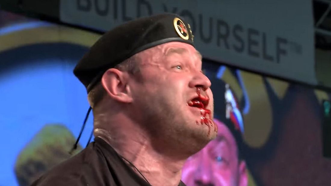 Gewichtheber gibt alles, dann explodiert sein Gesicht Gewichtheber gibt alles, dann explodiert sein Gesicht