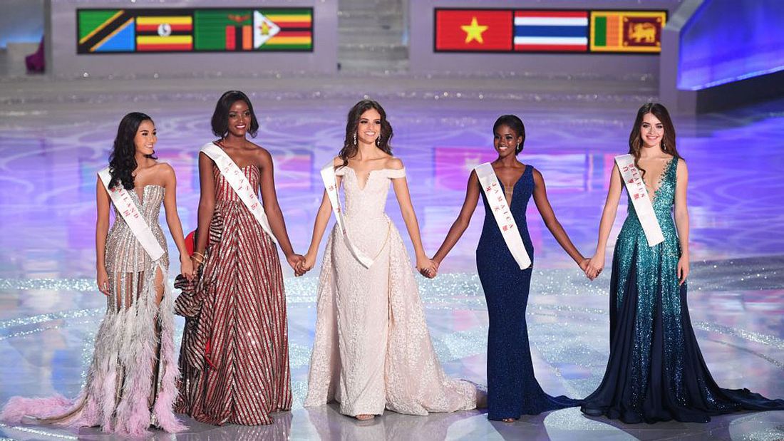 Nicolene Pichapa Limsnukan, Quiin Abenakyo, Vanessa Ponce de Leon, Kadijah
Robinson und Maria Vasilevich (v.l.n.r.)| Getty Images Nicolene Pichapa Limsnukan, Quiin Abenakyo, Vanessa Ponce de Leon, Kadijah Robinson und Maria Vasilevich (v.l.n.r.)
