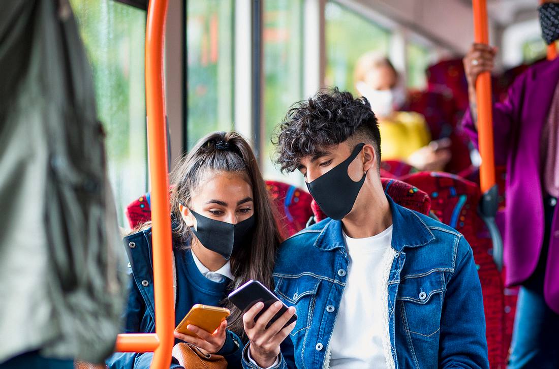 Mit Maske im Bus Mit Maske im Bus