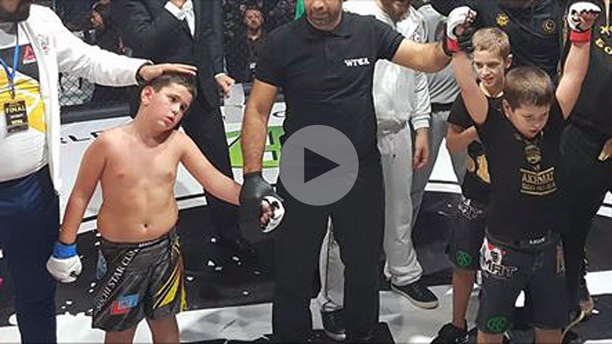 Die Akhmat Fight Show ließ im russischen Grosny kleine Jungen in MMA-Fights gegeneinander kämpfen