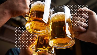 Detail-Bild: Bier anstoßen - Foto: iStock / mediaphotos