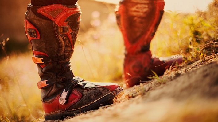 Motocross-Stiefel: stabil und schützend - Foto: iStock / Mikkaphoto