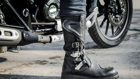 Motorradstiefel - Foto: iStock / Sofiia Potanina