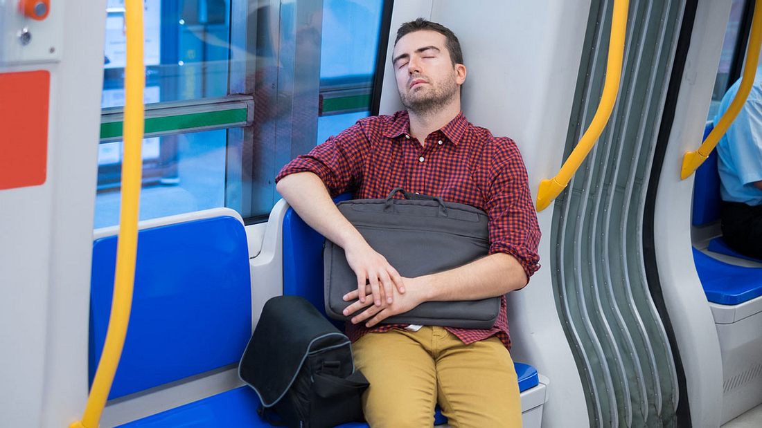 In der Bahn eingeschlafen