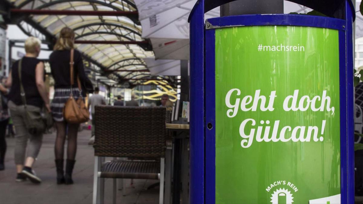 Sind diese Plakat rassistisch? Die Stadt Duisburg sieht sich im Rahmen einer Mülleimer-Kampagne mit einem Shitstorm konfrontiert