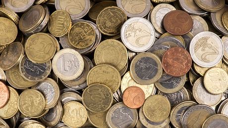 Euro-Münzen - Foto: iStock / omersukrugoksu