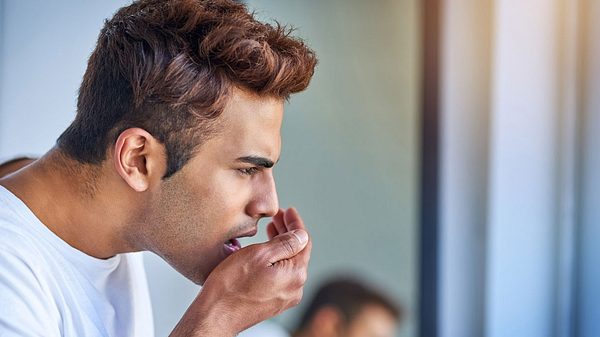 Mundgeruch: Was tun? Mittel gegen Mundgeruch - Foto: iStock / PeopleImages