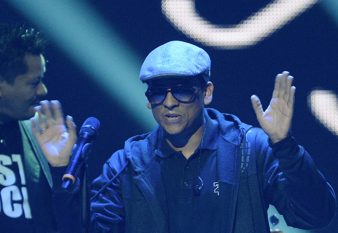 Nach Rausschmiss: Petition fordert DSDS-Rückkehr von Xavier Naidoo Xavier Naidoo tritt ans Mikrofon