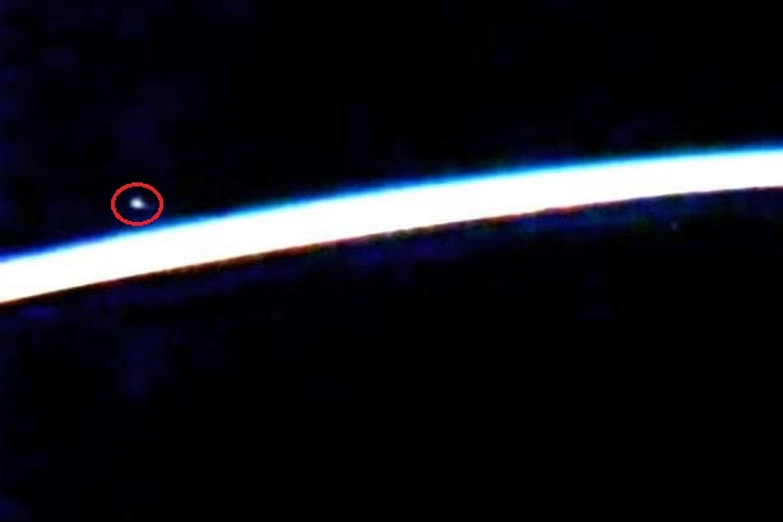 Blendenfleck oder außerirdisches Leben? Alien-Fans wollen im Live-Stream der NASA eine UFO entdeckt haben Im Live-Stream der NASA ist laut Alien-Jägern offenbar ein UFO gesichtet worden