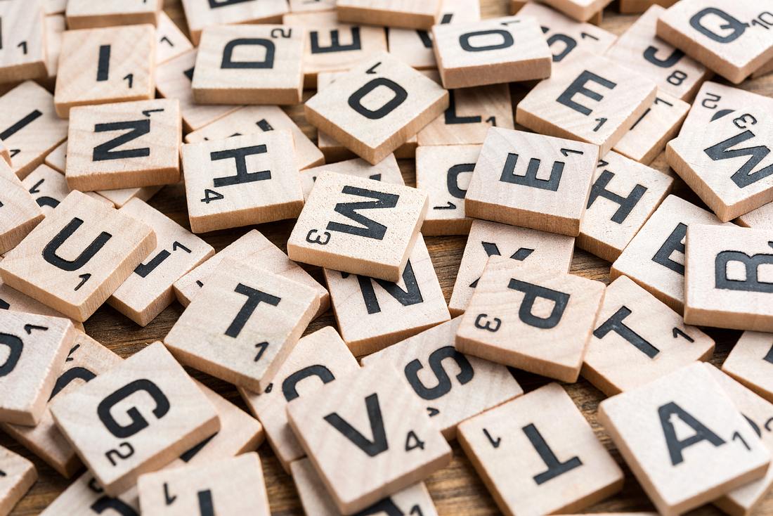 Neue Scrabble-Regeln: Keine Punkte für rassistische Begriffe Spielsteine von Scrabble