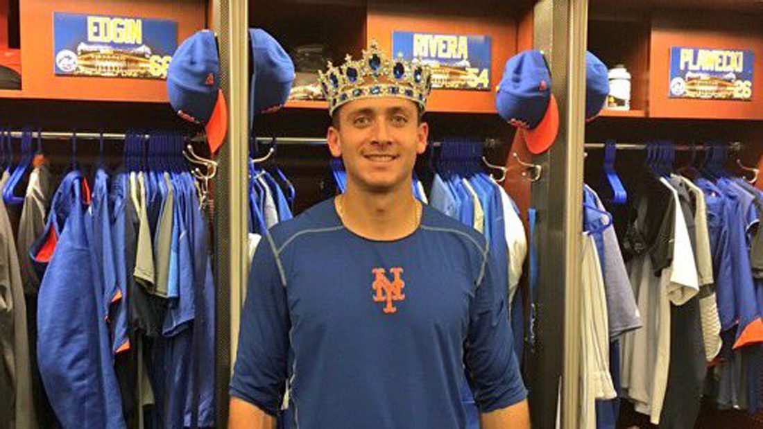 NY Mets posten Sieg-Foto ihres Spielers mit Riesen-Dildo