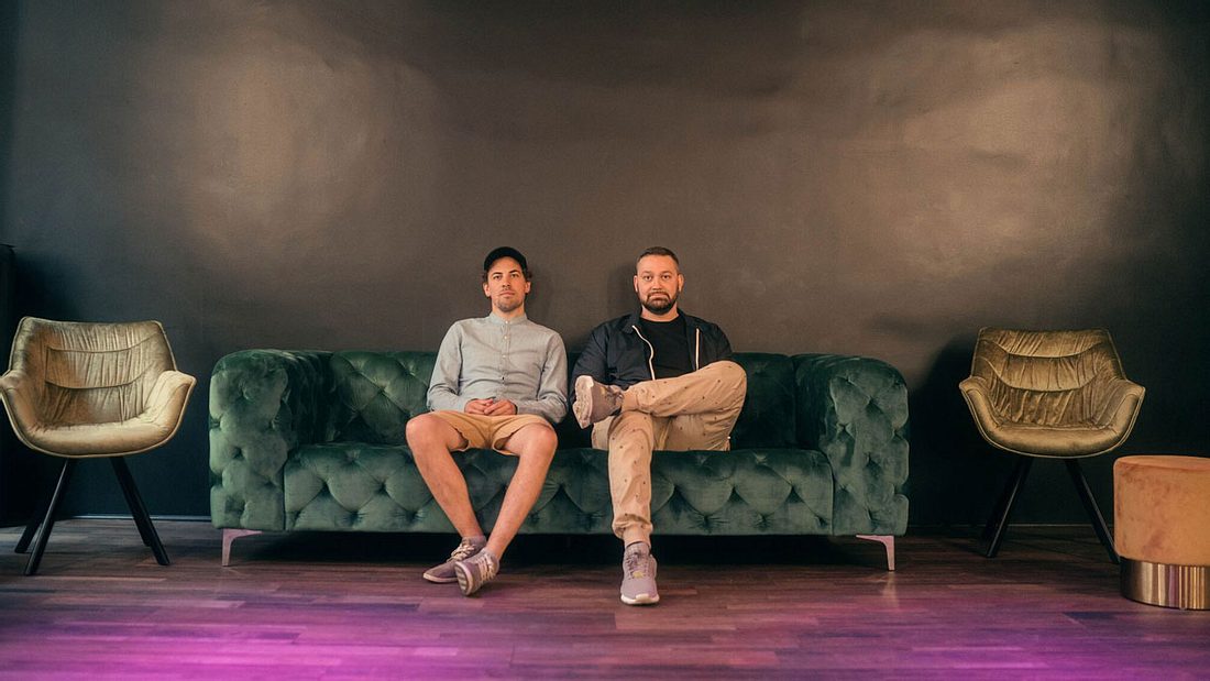 Zwei Weinliebhaber auf der Couch - Espenschied und Kalkbrenner! Zwei Weinliebhaber auf der Couch - Espenschied & Kalkbrenner!