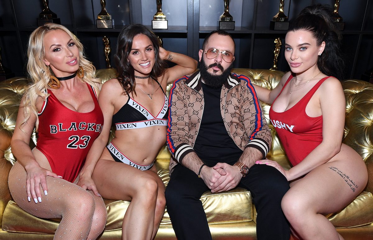 Nikki Benz, Tori Black, Regisseur und Produzent Greg Lansky und Lana Rhoades 