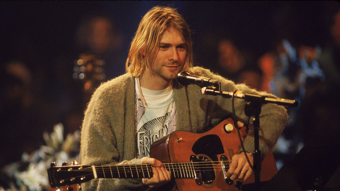 Kurt Cobain auf der Bühne mit Gitarre - Foto: Getty Images / Frank Micelotta Archive
