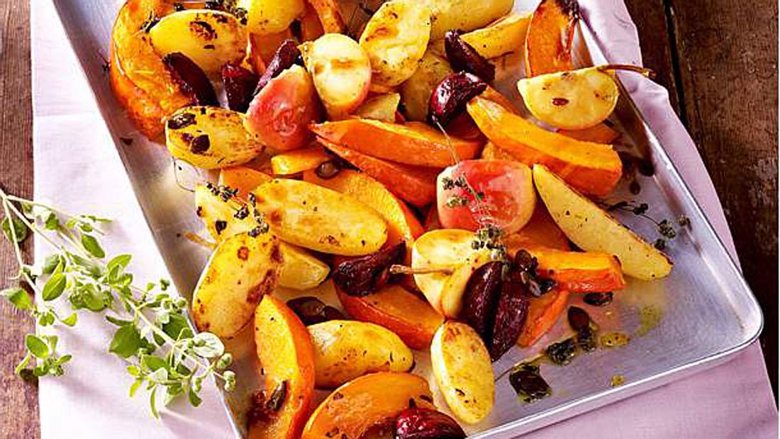 Ofenkürbis mit Kartoffeln und Äpfel Ofenkürbis mit Kartoffeln und Äpfel