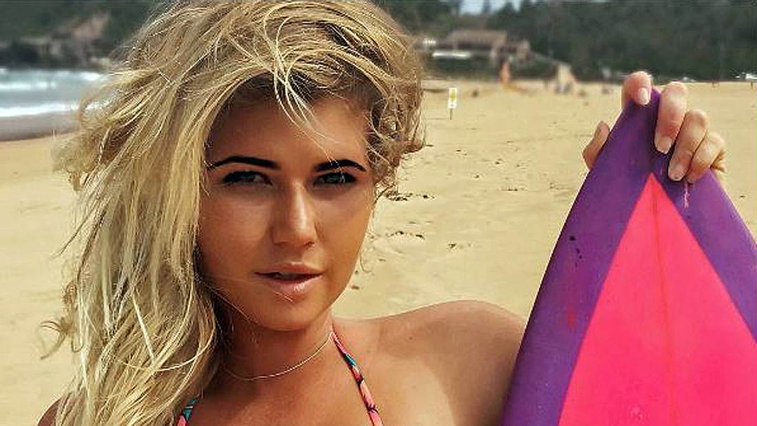 Heißeste Surferin der Welt zeigt uns ihre XXL-Rückseite Holly-Daze Coffey