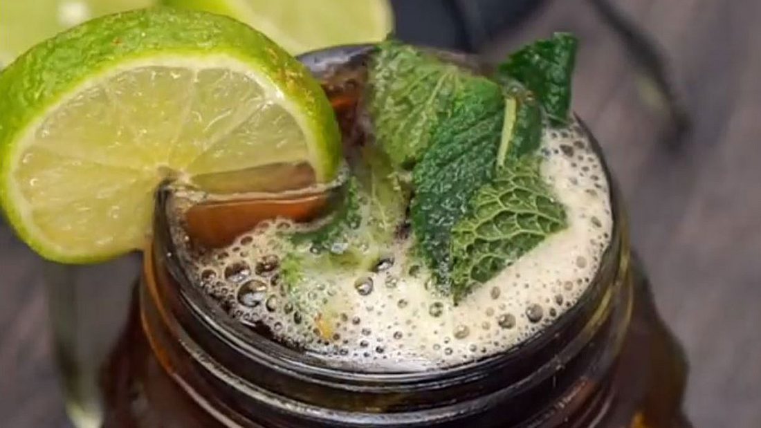 Bier-Cocktail mit Orangenbier Bier-Cocktail mit Orangenbier