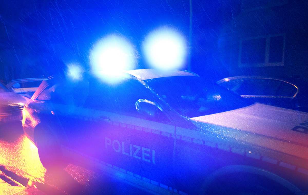 Bei Jagd auf Verbrecher: Unfassbare Panne mit Polizei-Tesla | Männersache