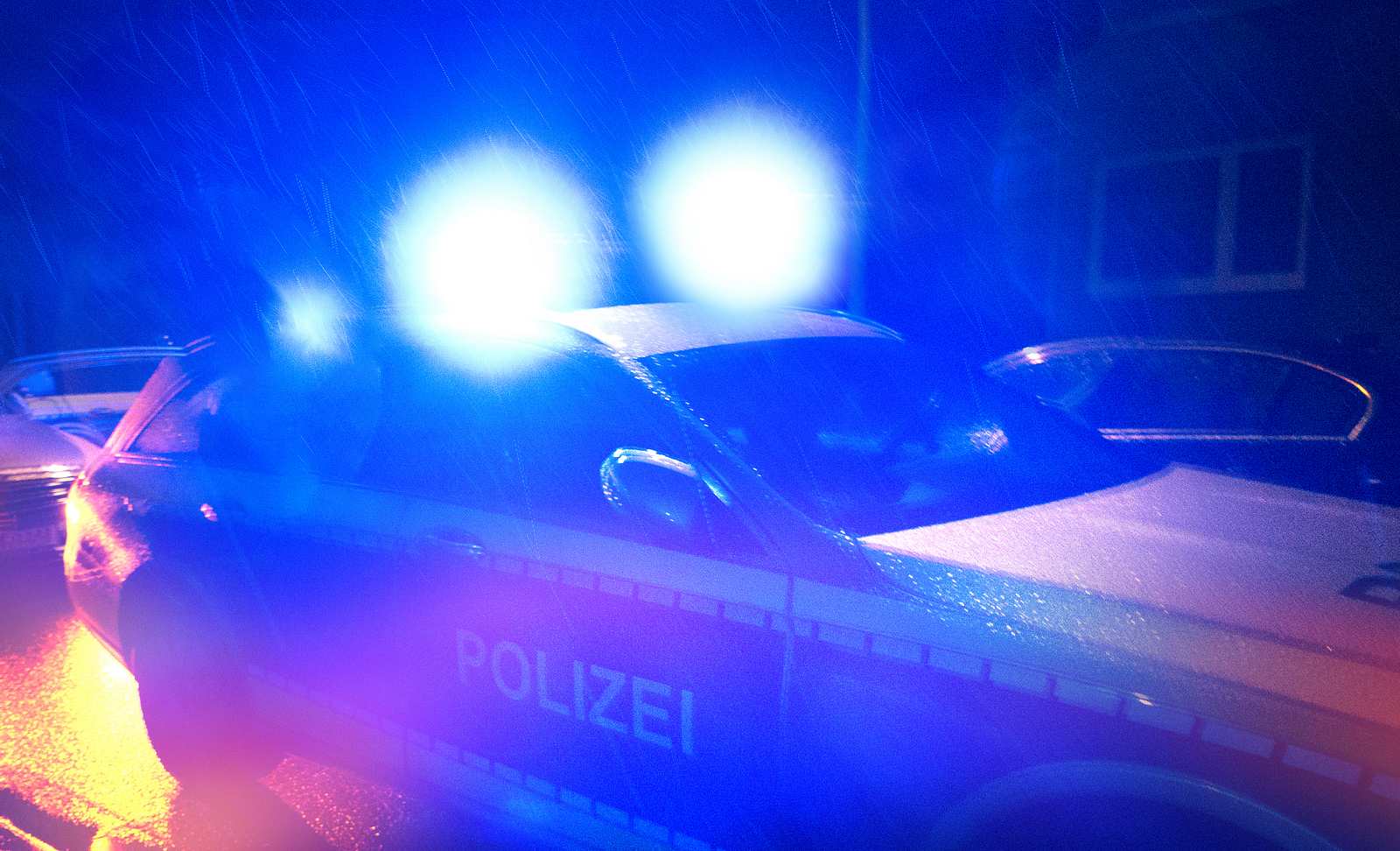 Bei Jagd Auf Verbrecher: Unfassbare Panne Mit Polizei-Tesla | Männersache