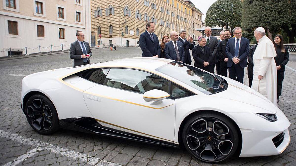 Papst Franziskus versteigert seinen Lamborghini Huracan