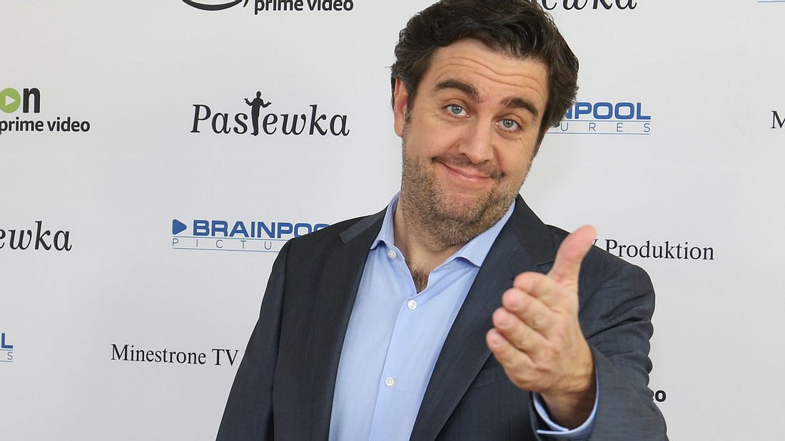 Kult-Comedy Pastewka geht in die 8. Runde Bastian Pastewka kommt mit der 8. Staffel seiner Kult-Comedy zu Amazon Prime
