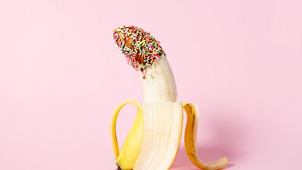 Banane mit Streuseln - Foto: iStock/Nutnarin Khetwong