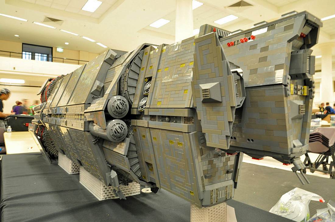100 Kilogramm schwer: Halo-Fan Lee Jones hat aus Lego das UNSP-Raumschiff Pillar Of Autumn nachgebaut Halo-Fan Lee Jones hat in vier Jahren das Pillar Of Autumn-Raumschiff aus Lego nachgebaut