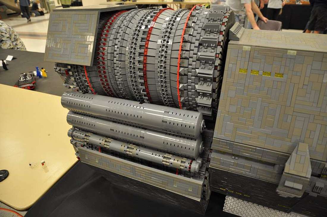 Halo-Fan Lee Jones hat in vier Jahren das Pillar Of Autumn-Raumschiff aus Lego nachgebaut