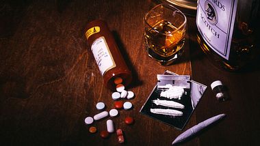 Drogen-Cocktail - Foto: iStock / alacatr
