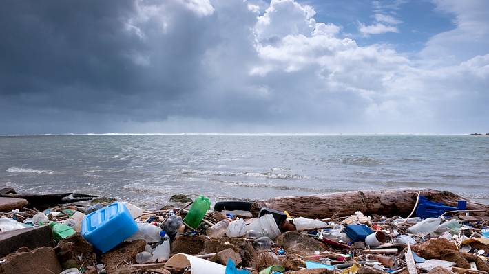 Müll am Strand - Foto: iStock / FabioFilzi
