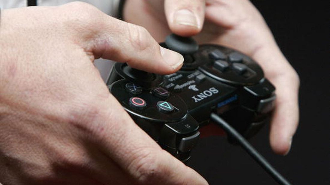 Playstation-Eskalation: Kumpel schlägt Freund ins Krankenhaus, flieht Playstation-Eskalation: Kumpel schlägt Freund ins Krankenhaus, flieht